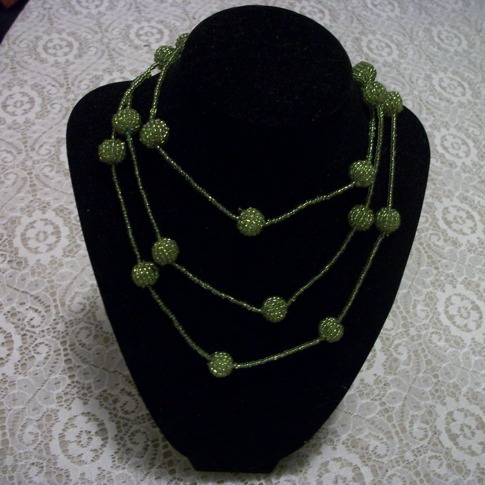 SWEET MOSSY GREEN EDWARDIAN STY BEADS NECKLACE